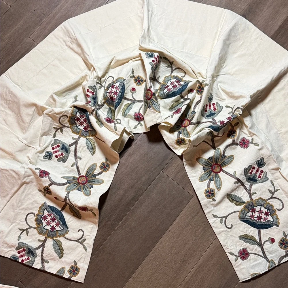 Pottery Barn 3 Piece Floral Crewel Pillow Covers & Matching Window Valance